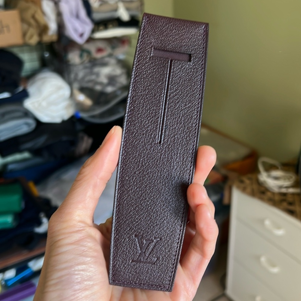 LOUIS Vuitton pen holder. New